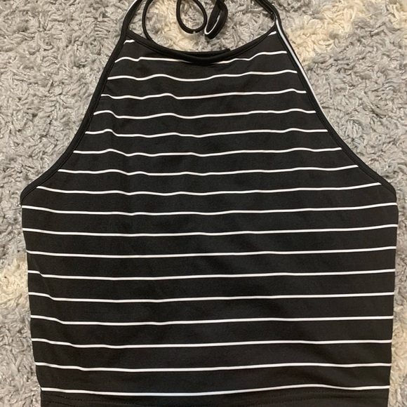 Cute black and white striped halter crop top - Picture 1 of 2